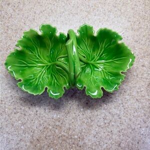 Green Leaf-Shaped Ceramic Serveware